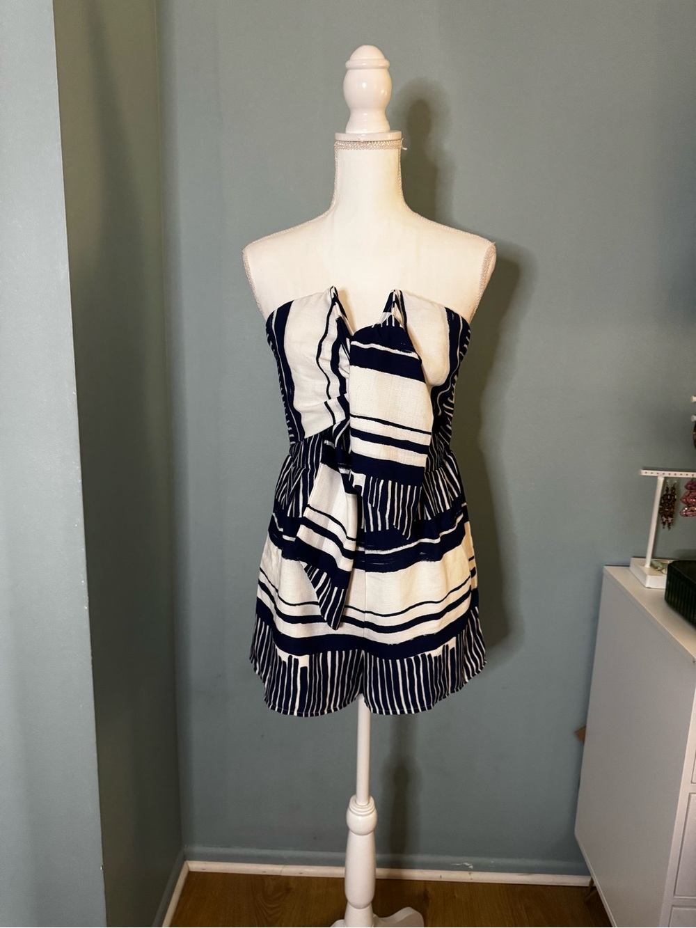 Lulus Navy and White Print  Strapless Tie-Front Romper Medium